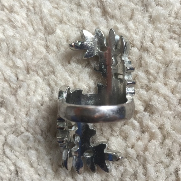 Cute silver leaf ring - Picture 2 of 4