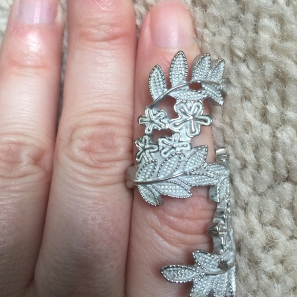 Cute silver leaf ring - Picture 3 of 4