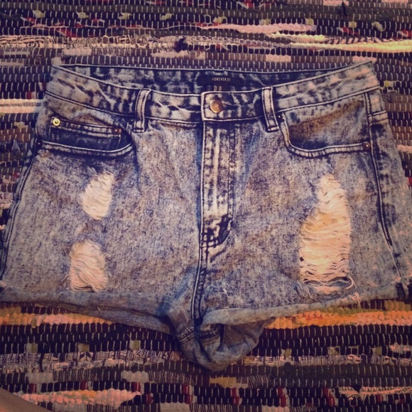 💋Acid wash distressed high waisted shorts!