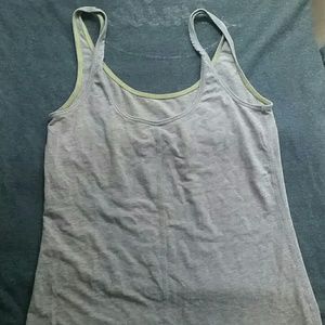 Lululemon tshirt // Doesn't have size but is med.