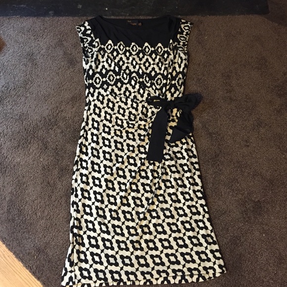 Just Taylor Short Sleeved Work Dress Size 2