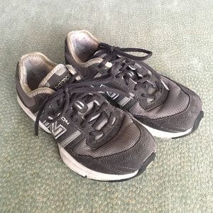 New balance tennis shoes