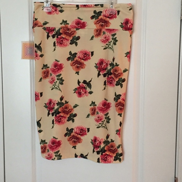 NWT large Cassie LULAROE