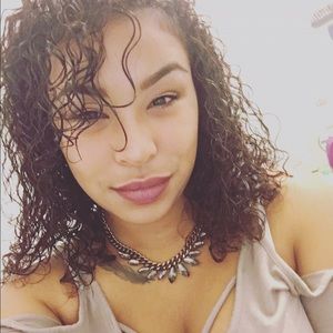 Meet your Posher, Aishlynn