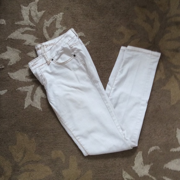 * SOLD * White skinny jeans