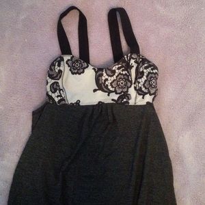 Lululemon running top size 4