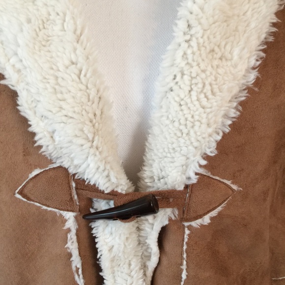 ๐Faux Suede Vest ๐ - Picture 3 of 3