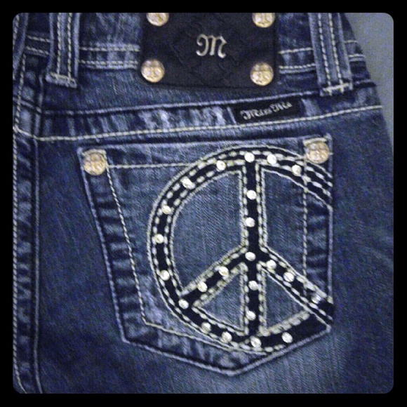 MISS ME BERMUDA SHORTS - Picture 1 of 4
