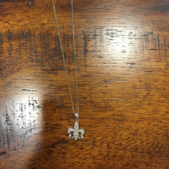 🌷 Fleur De Lis Necklace 🎀