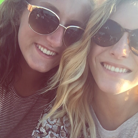 Meet your Posher, Chloe