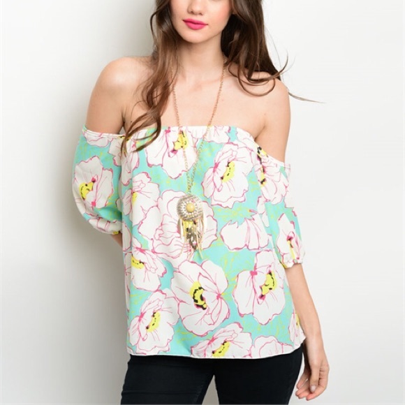 🎉HP🎉 Off the Shoulder Floral Blouse