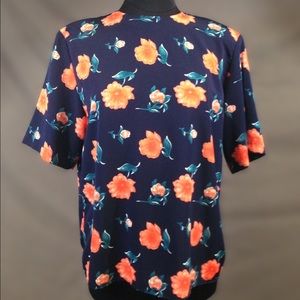 🎃🎃🎃Worthington Blue floral blouse