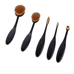 Oval brush set