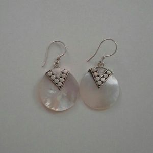 New sterling silver earing with mop