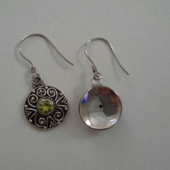New 925 sterlinh silver earing - Picture 2 of 2