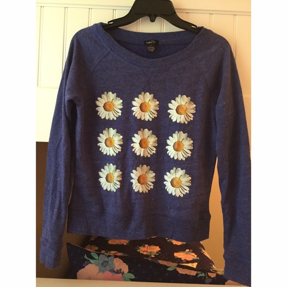 Rue21 sweatshirt, size small!
