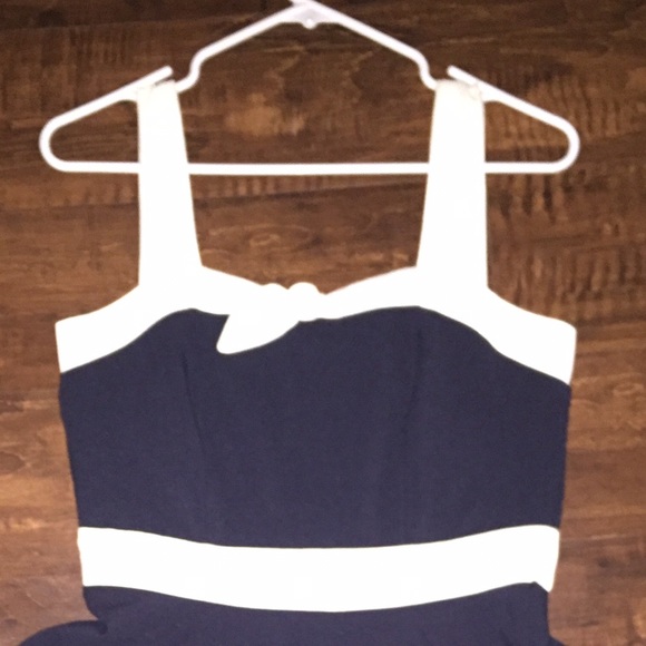 Navy blue dress. Lined with white - Picture 2 of 3