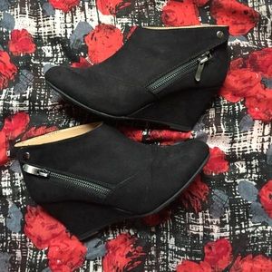 CL by Laundry Black Wedge Booties