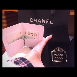 Chanel Place coco brooch pin black and silver