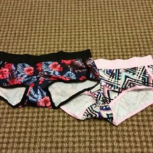 VS PINK LOGO BOYSHORTS SIZE LARGE