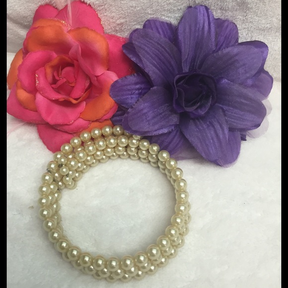🌷Last Chance - Ivory Pearl Memory Wire Necklace🌷