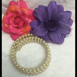 🌷Last Chance - Ivory Pearl Memory Wire Necklace🌷