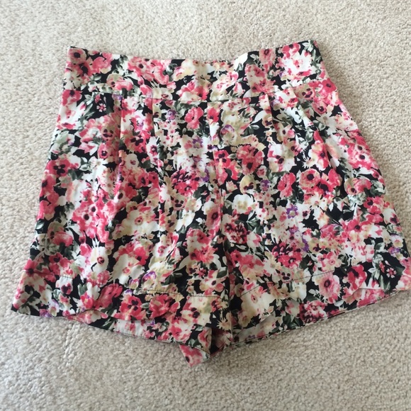 Flower high rise shorts - Picture 1 of 3