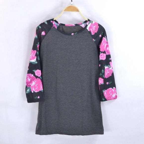 💐NEW💐 Floral women's 3/4 sleeve top! - Picture 3 of 4