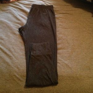 Simply Vera gray leggings.