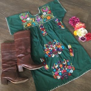 v i n t a g e mexican oaxacan embroidered dress M
