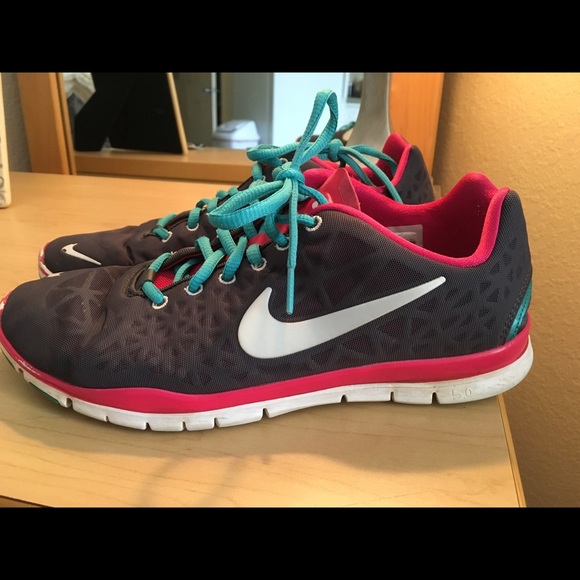 Women's Nike Free Run Tennis Shoe Size 9