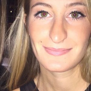 Meet your Posher, Adrianne