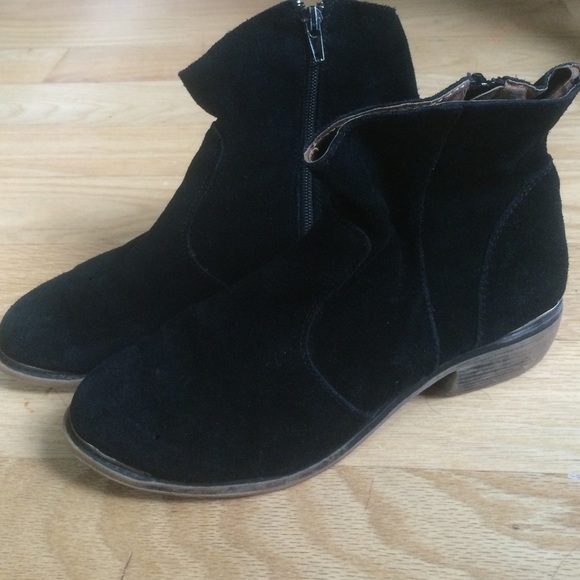 Women Chelsea booties