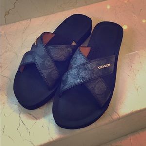 Coach slides- size 7