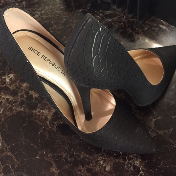 Black Pointed Heels