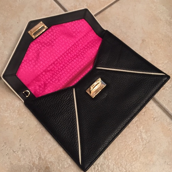❌SOLD❌KATE SPADE CLUTCH - Picture 2 of 4