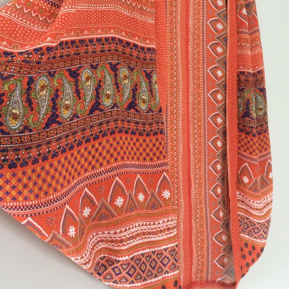 Patterned shaw - Picture 2 of 2