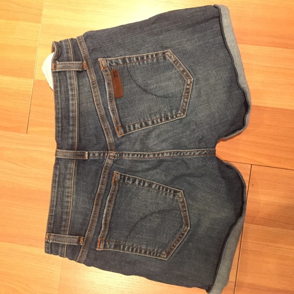 Joe's Jeans Rolled Shorts - Picture 4 of 4