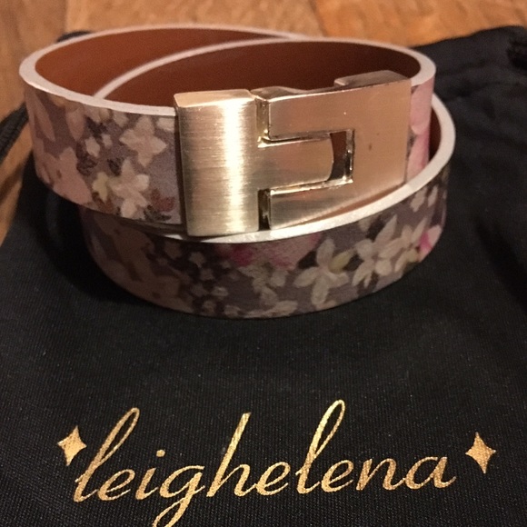 Leather double jigsaw wrap bracelet w/ flowers🌸🌺