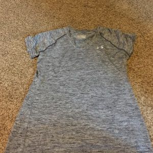 Under armor Vneck Tee, semi fitted