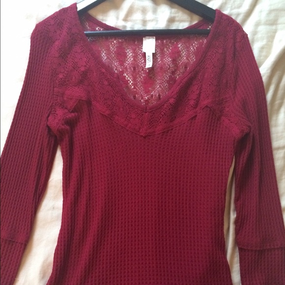 Maroon lace thermal