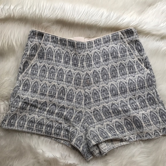 Seen on Celebs! Top Shop Aztec Shorts - Picture 4 of 7