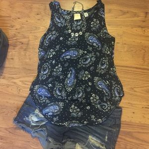 Old navy blue floral top🌸