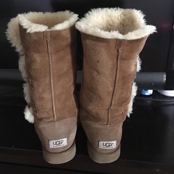 UGG Shoes - Tall bailey button uggs