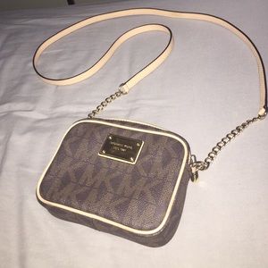 Michael kors jet set crossbody bag