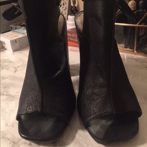 Black Steve Madden open toe booties SZ 7