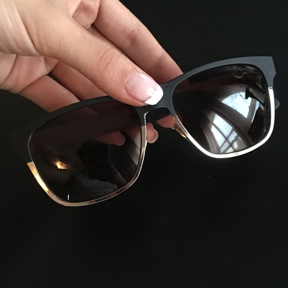 YVES SAINT LAURENT (YSL) SUNGLASSES