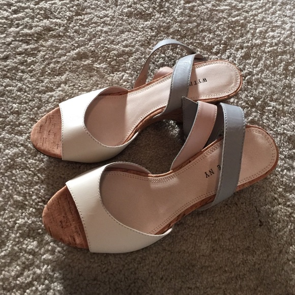 Two tone wedge