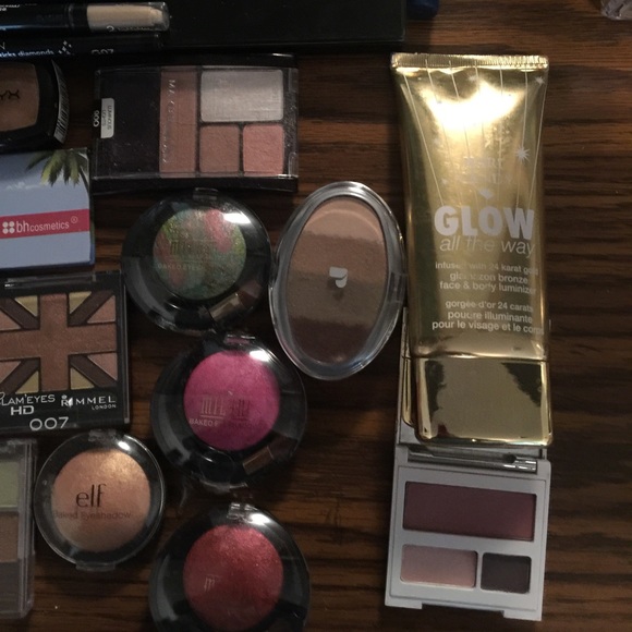 Makeup bundle - Picture 4 of 4