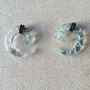 Glass plugs